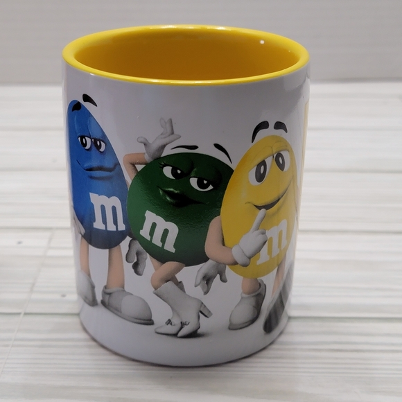 M & M's Mars 2019 Letter P Ceramic 12oz Coffee Mug New Yellow - Picture 1 of 12